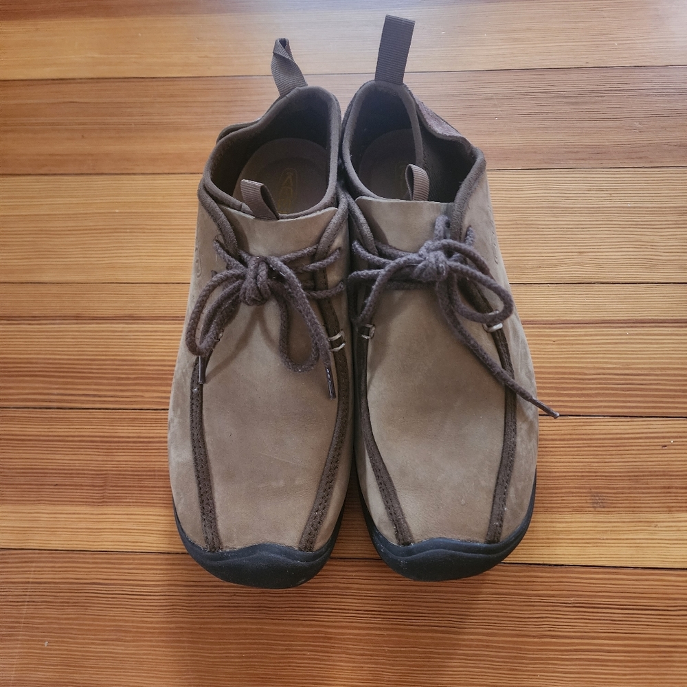 Men's Keen leather shoes. Size 8.